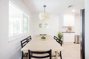 Spacious 3B Ranch by Mercy Anderson, 15 min to DT